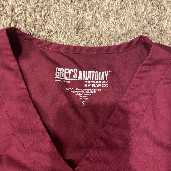 Greys anatomy scrubs size small wine color - Picture 5 of 7